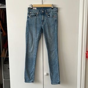 Gap, mid rise skinny jeans, size 27r or 4